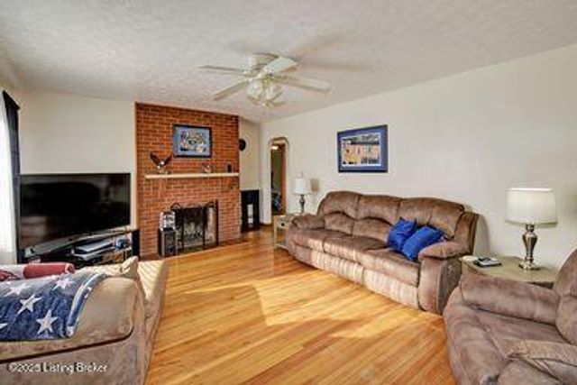 7710 Sierra Trail, Louisville, KY 40214