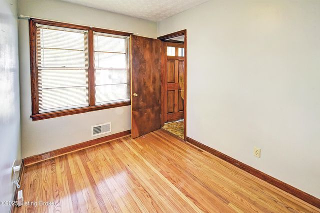 7710 Sierra Trail, Louisville, KY 40214