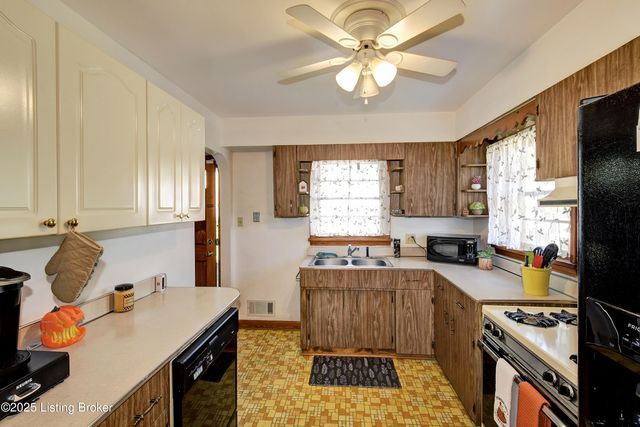 7710 Sierra Trail, Louisville, KY 40214