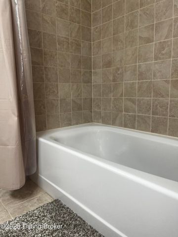 7710 Sierra Trail, Louisville, KY 40214