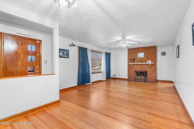 7710 Sierra Trail, Louisville, KY 40214