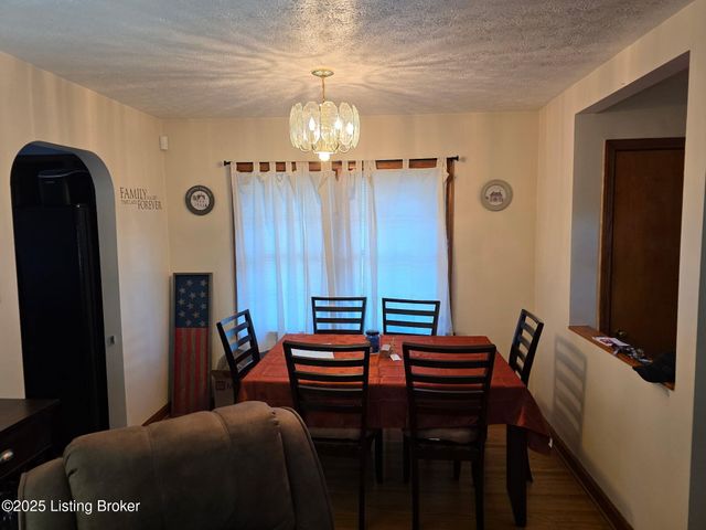 7710 Sierra Trail, Louisville, KY 40214