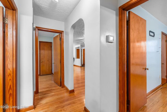 7710 Sierra Trail, Louisville, KY 40214