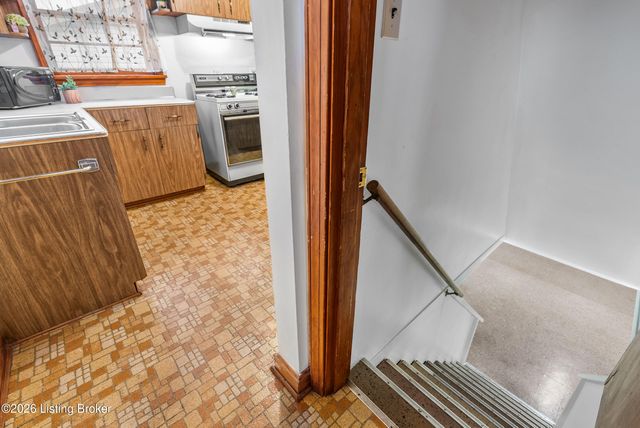 7710 Sierra Trail, Louisville, KY 40214