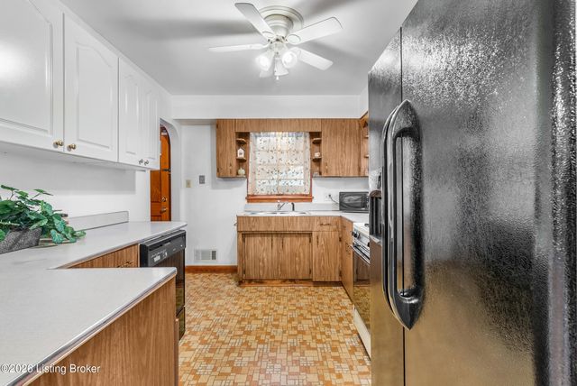 7710 Sierra Trail, Louisville, KY 40214