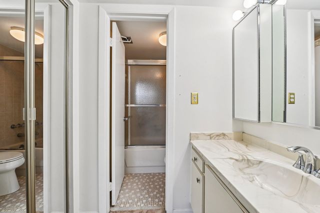 1101 Colony Point Circle 404, Pembroke Pines, FL 33026