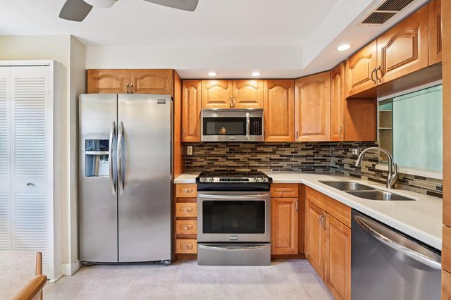 1101 Colony Point Circle 404, Pembroke Pines, FL 33026