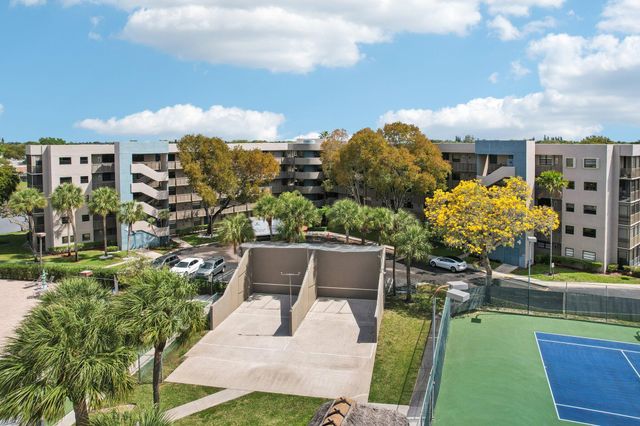 1101 Colony Point Circle 404, Pembroke Pines, FL 33026