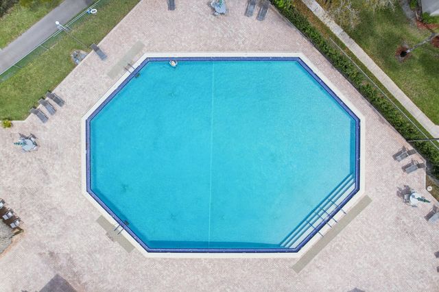 1101 Colony Point Circle 404, Pembroke Pines, FL 33026