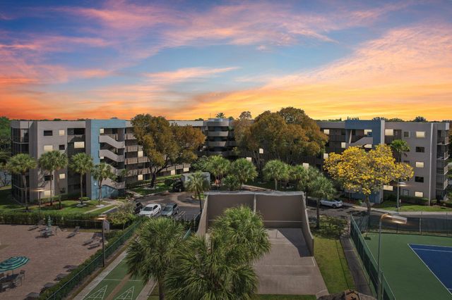 1101 Colony Point Circle 404, Pembroke Pines, FL 33026