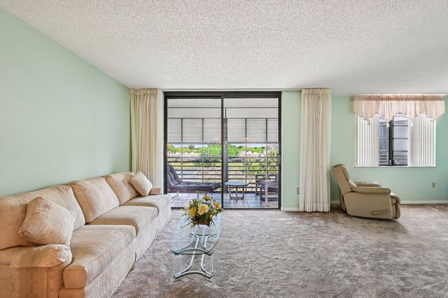 1101 Colony Point Circle 404, Pembroke Pines, FL 33026