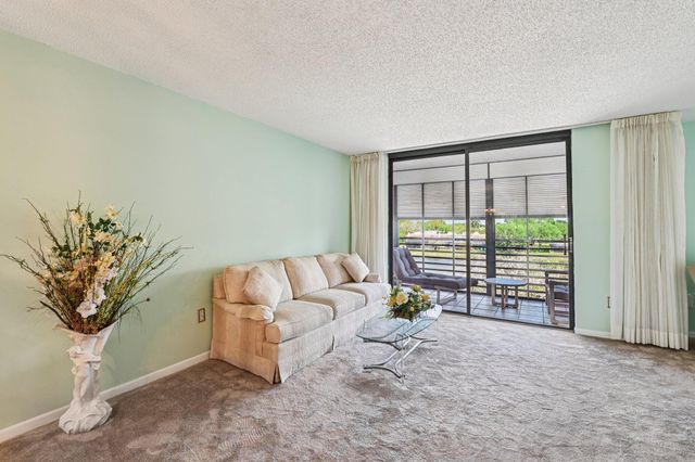 1101 Colony Point Circle 404, Pembroke Pines, FL 33026