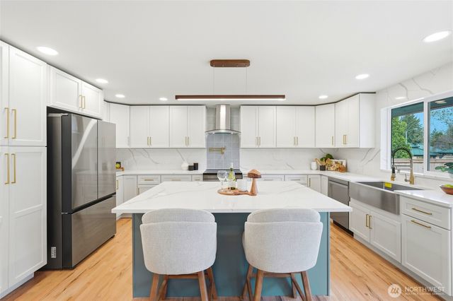 8810 NE 138th Street, Kirkland, WA 98034