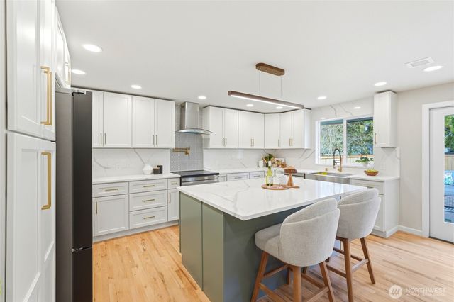 8810 NE 138th Street, Kirkland, WA 98034