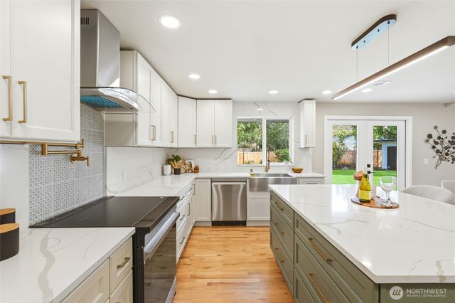 8810 NE 138th Street, Kirkland, WA 98034