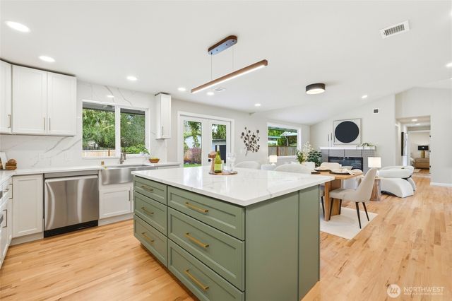 8810 NE 138th Street, Kirkland, WA 98034