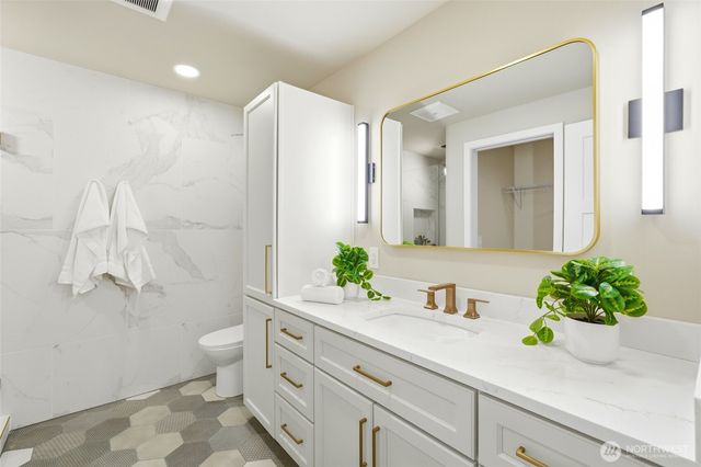 8810 NE 138th Street, Kirkland, WA 98034