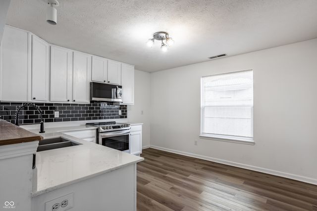 5670 Congressional Place, Indianapolis, IN 46235