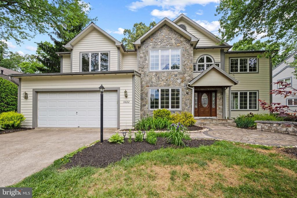 Image 1 of property listing at 10652 QUARTERSTAFF RD, Columbia, MD 21044