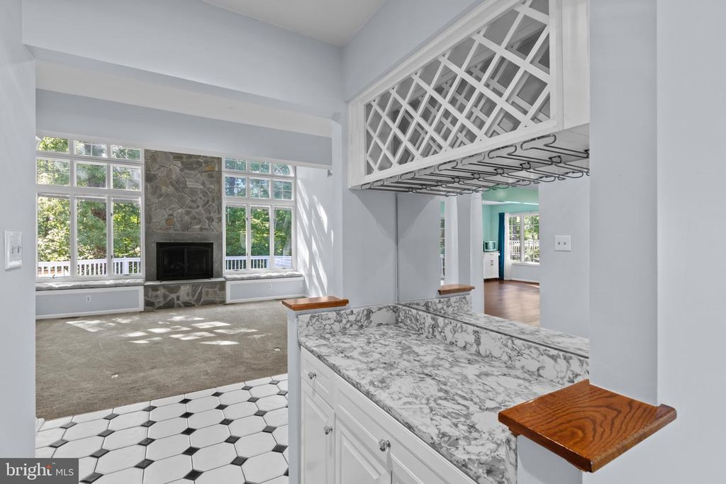 Image 12 of property listing at 10652 QUARTERSTAFF RD, Columbia, MD 21044