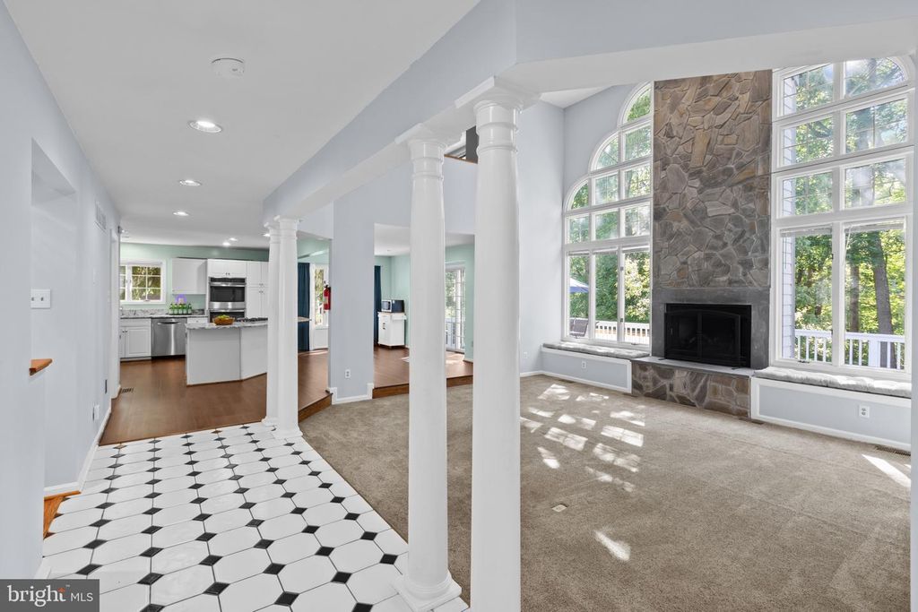 Image 13 of property listing at 10652 QUARTERSTAFF RD, Columbia, MD 21044
