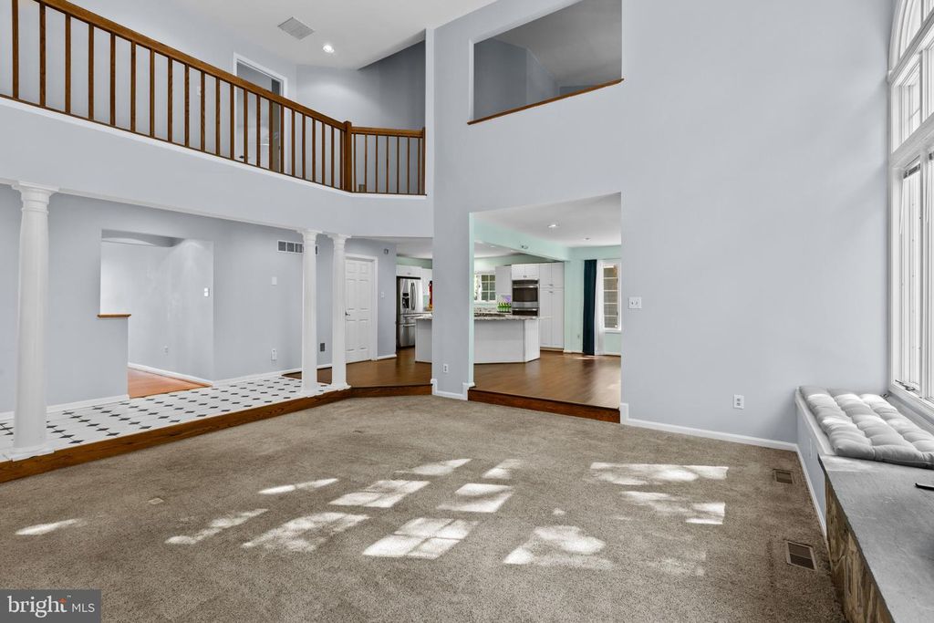 Image 16 of property listing at 10652 QUARTERSTAFF RD, Columbia, MD 21044