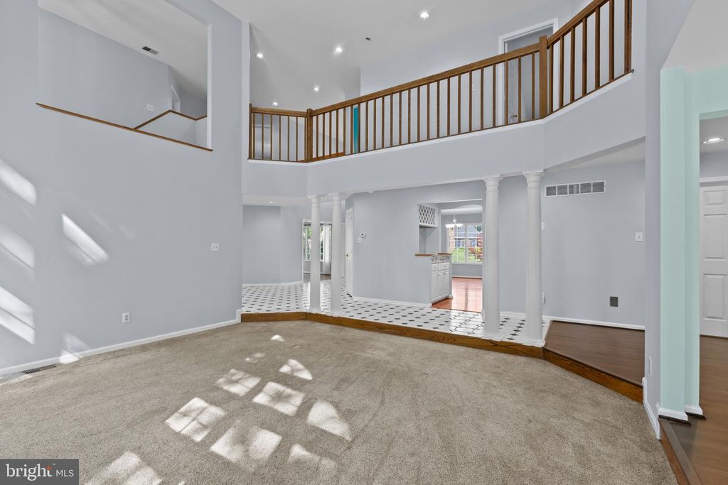 Image 17 of property listing at 10652 QUARTERSTAFF RD, Columbia, MD 21044