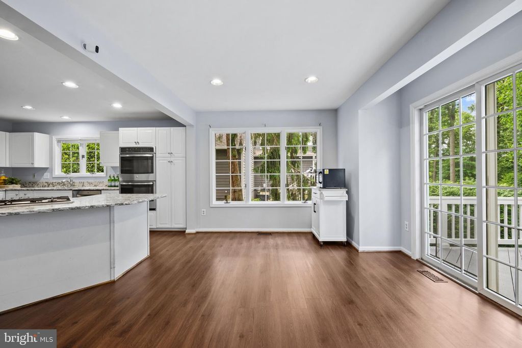 Image 21 of property listing at 10652 QUARTERSTAFF RD, Columbia, MD 21044