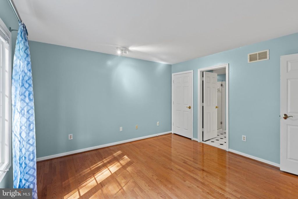 Image 28 of property listing at 10652 QUARTERSTAFF RD, Columbia, MD 21044