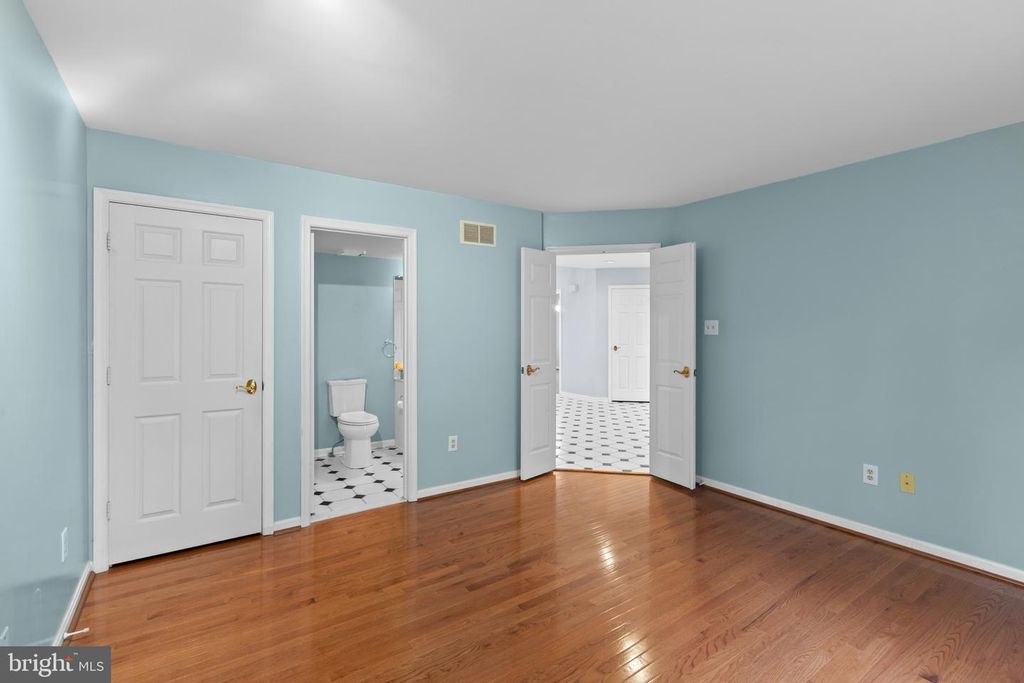 Image 29 of property listing at 10652 QUARTERSTAFF RD, Columbia, MD 21044