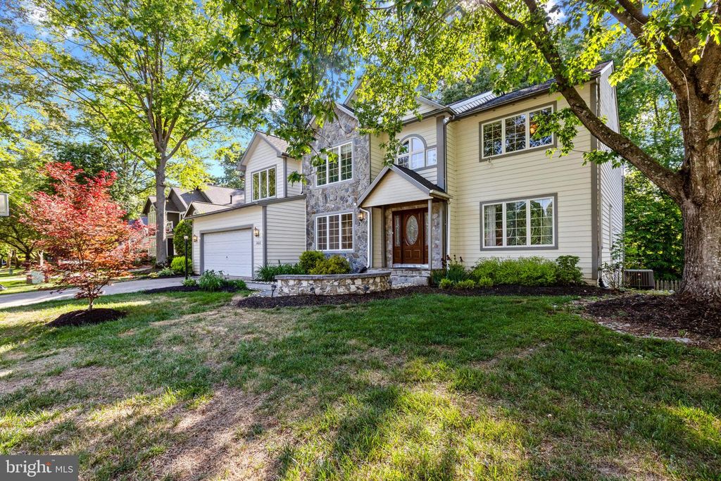 Image 3 of property listing at 10652 QUARTERSTAFF RD, Columbia, MD 21044