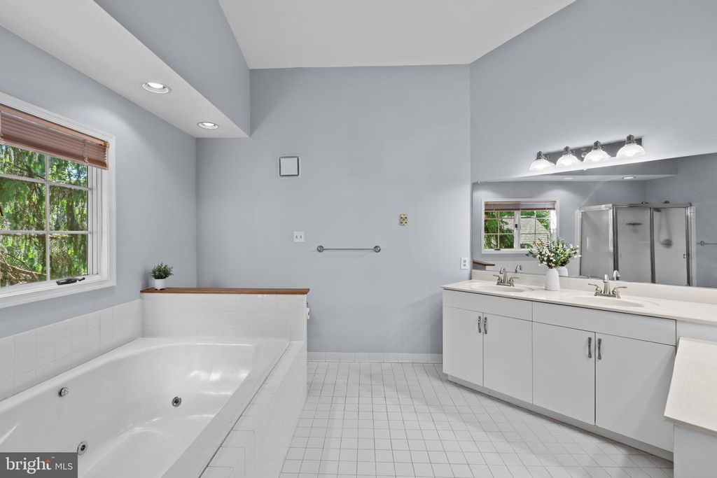Image 38 of property listing at 10652 QUARTERSTAFF RD, Columbia, MD 21044
