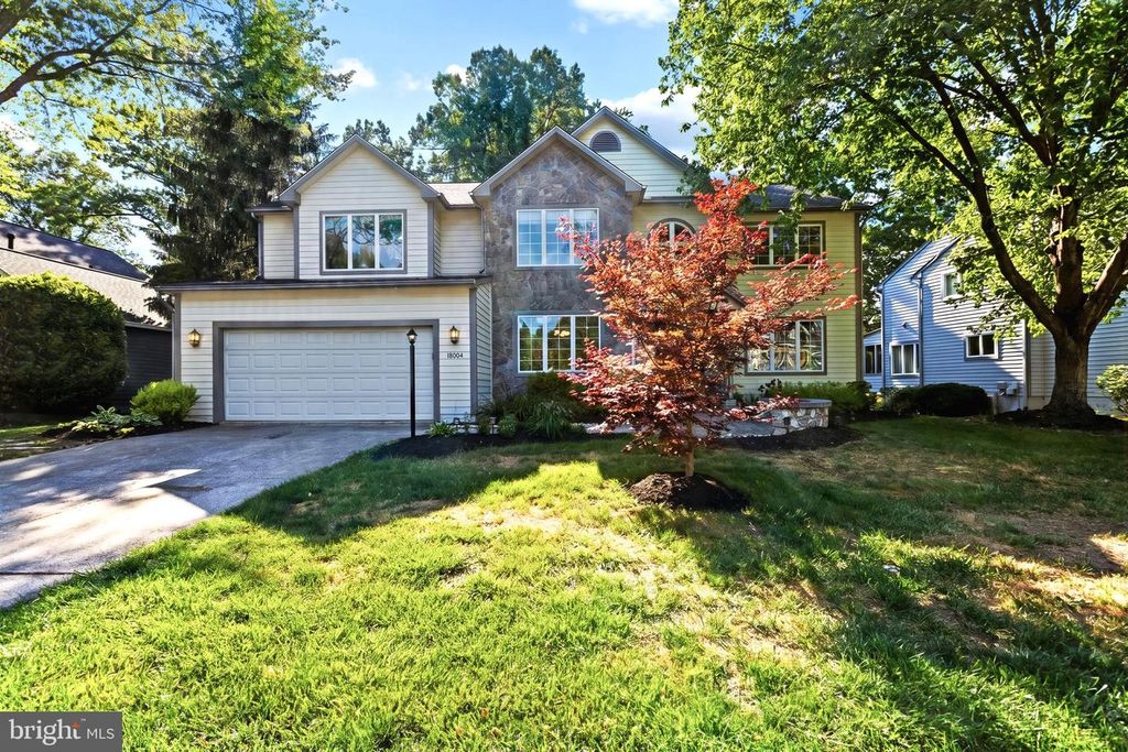 Image 4 of property listing at 10652 QUARTERSTAFF RD, Columbia, MD 21044