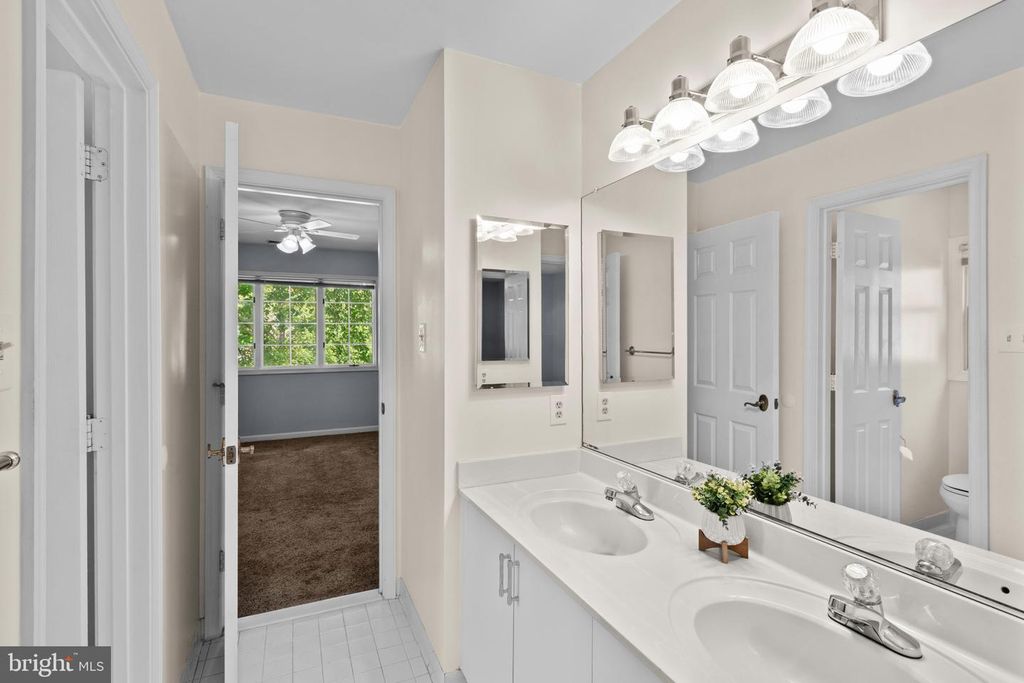 Image 45 of property listing at 10652 QUARTERSTAFF RD, Columbia, MD 21044