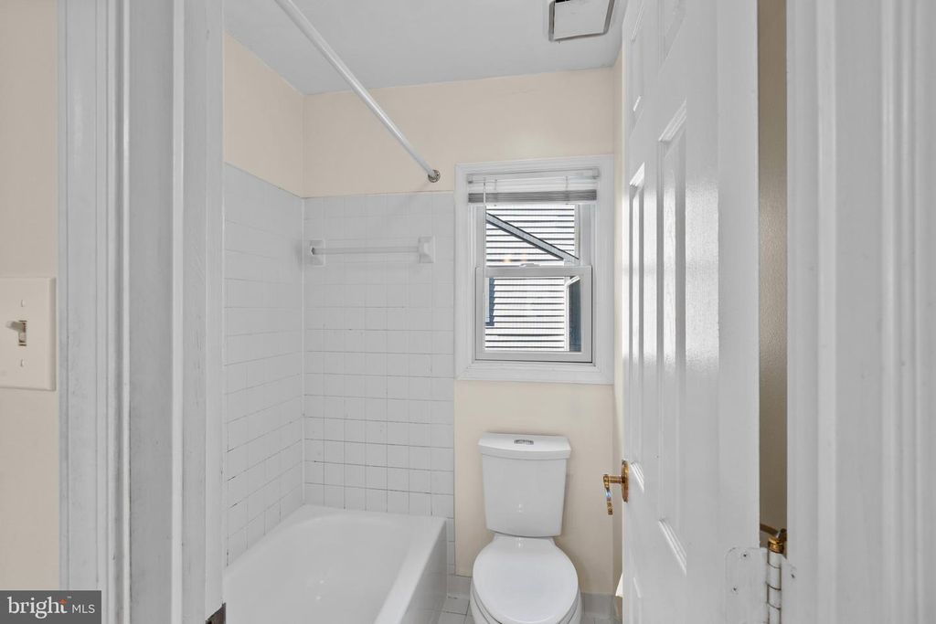 Image 46 of property listing at 10652 QUARTERSTAFF RD, Columbia, MD 21044