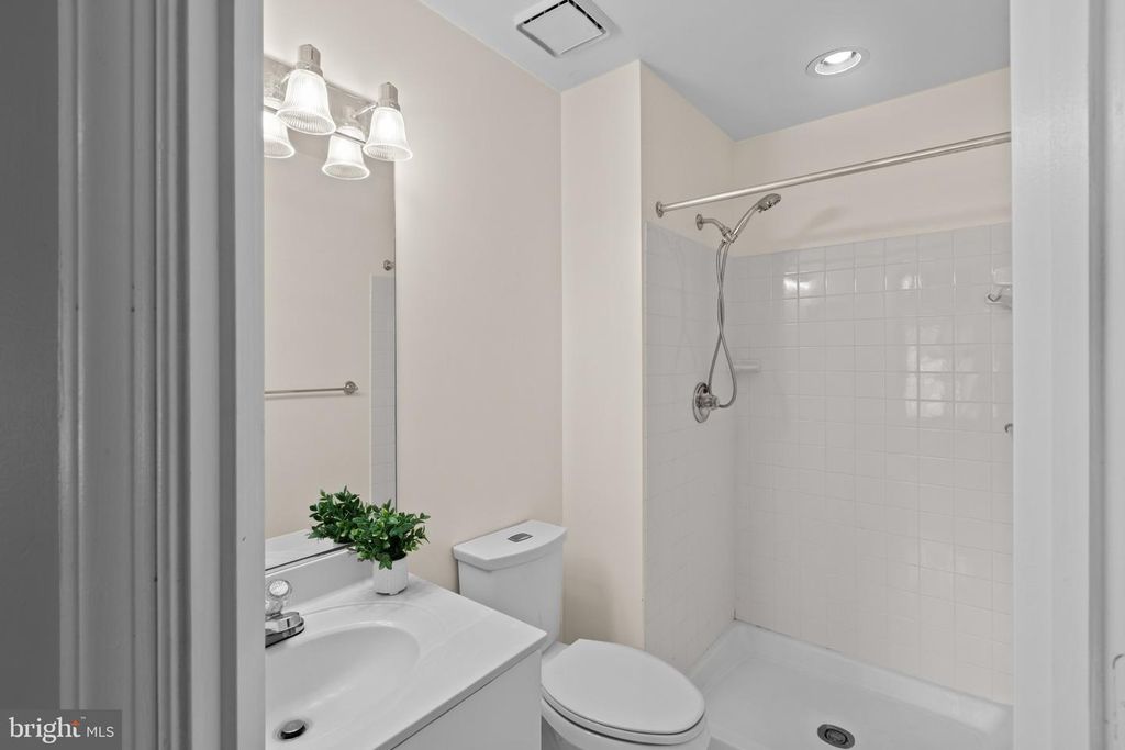 Image 53 of property listing at 10652 QUARTERSTAFF RD, Columbia, MD 21044