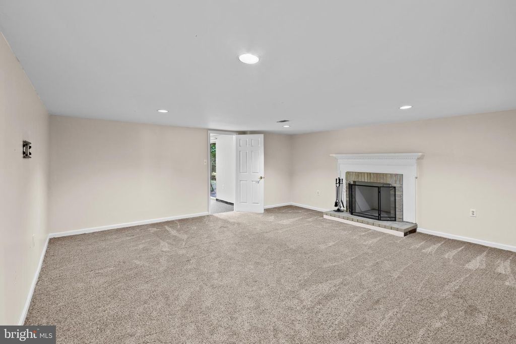 Image 62 of property listing at 10652 QUARTERSTAFF RD, Columbia, MD 21044