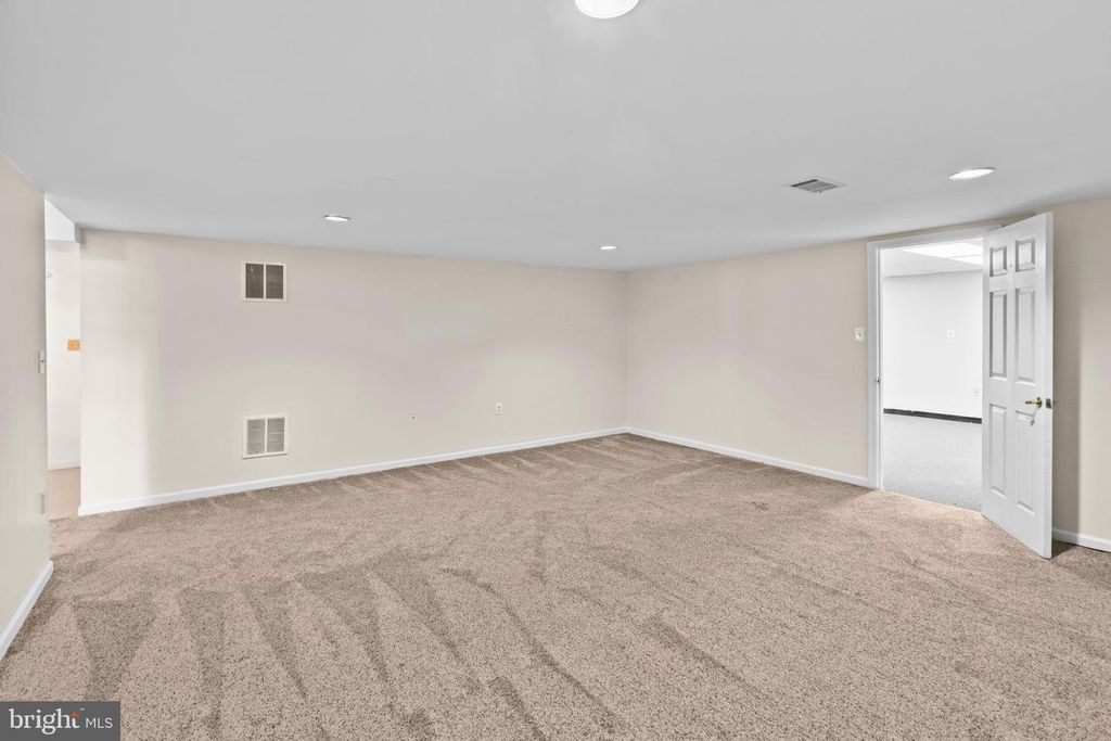 Image 65 of property listing at 10652 QUARTERSTAFF RD, Columbia, MD 21044