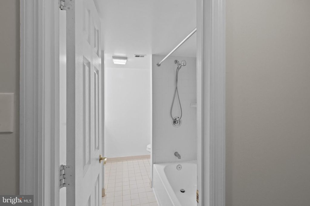 Image 66 of property listing at 10652 QUARTERSTAFF RD, Columbia, MD 21044