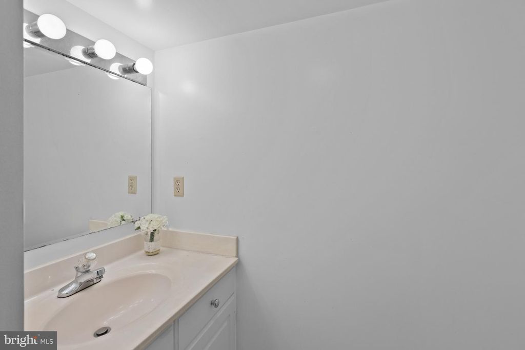 Image 67 of property listing at 10652 QUARTERSTAFF RD, Columbia, MD 21044