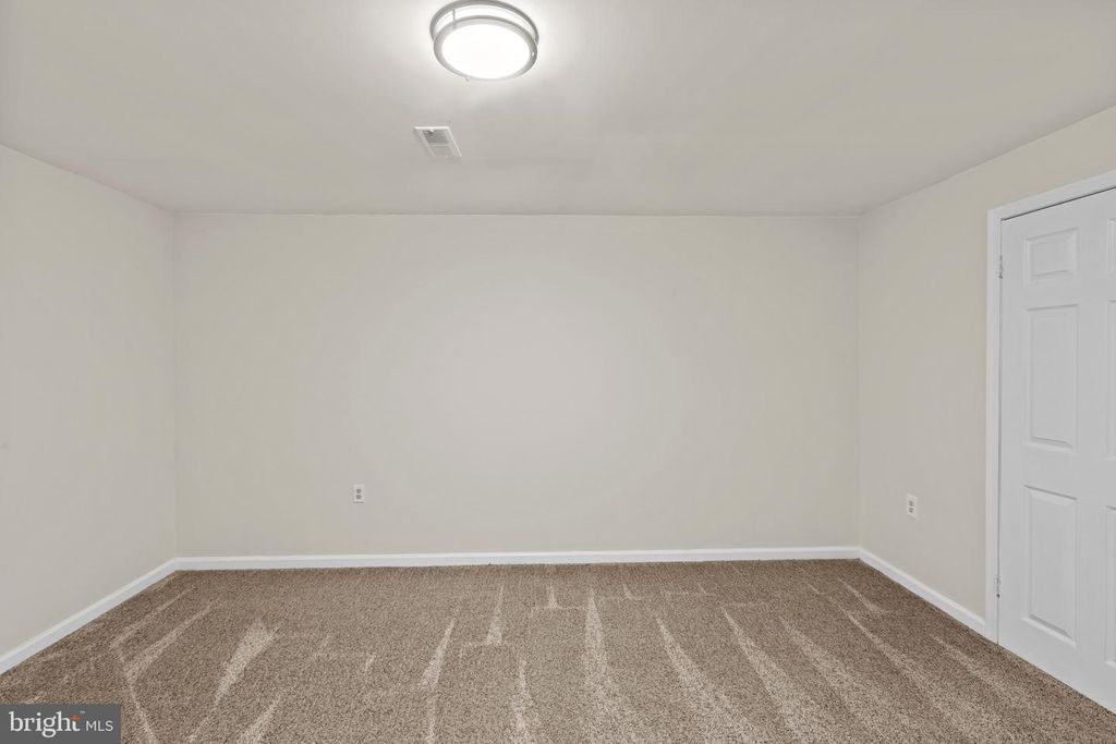 Image 69 of property listing at 10652 QUARTERSTAFF RD, Columbia, MD 21044