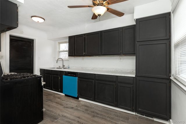 17204 Euclid Avenue, Allen Park, MI 48101