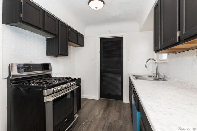 17204 Euclid Avenue, Allen Park, MI 48101