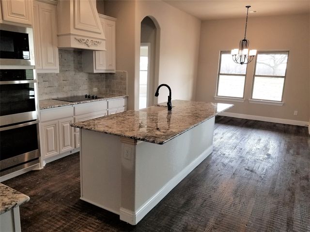 376 Willie's Court, Whitesboro, TX 76273