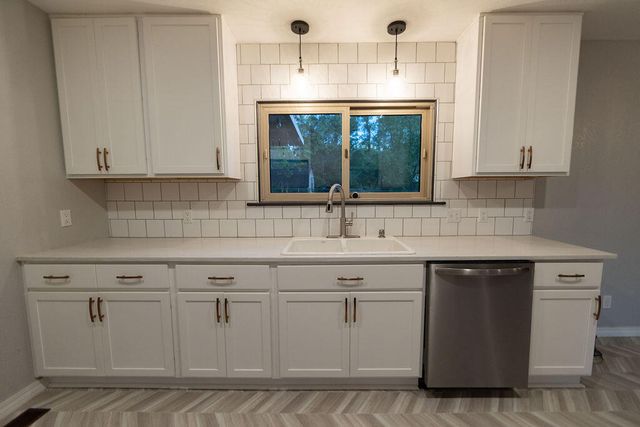 912 Armstrong Avenue, West Plains, MO 65775