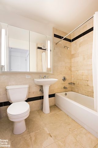 20 West St Apt 40F, New York City, NY 10004