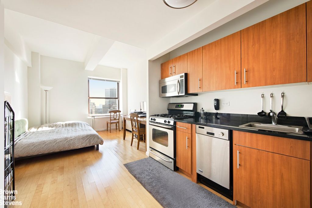 20 West St Apt 40F, New York City, NY 10004