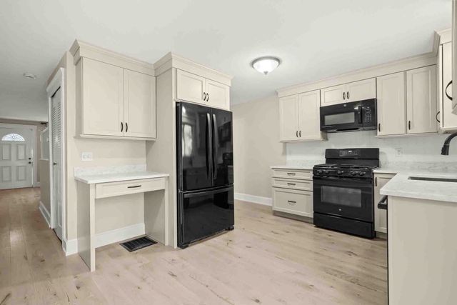 31 Farrwood Dr 31, Haverhill, MA 01835