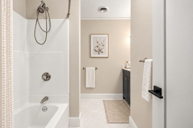 31 Farrwood Dr 31, Haverhill, MA 01835