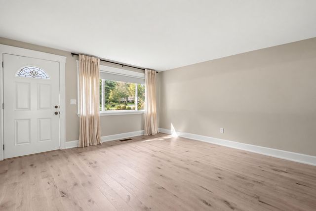 31 Farrwood Dr 31, Haverhill, MA 01835